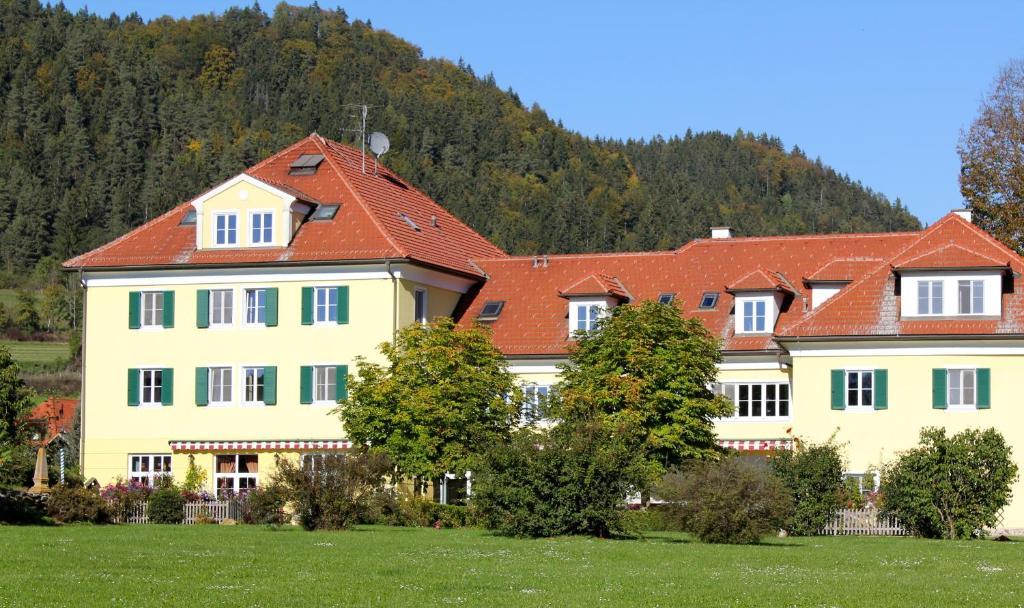 Hotel Dienstl Gut Launsdorf Eksteriør billede